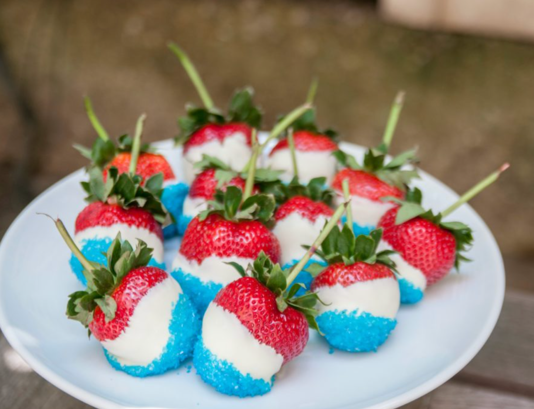 Red, White & Blue Chocolate-Covered Strawberries – Stylish Spoon