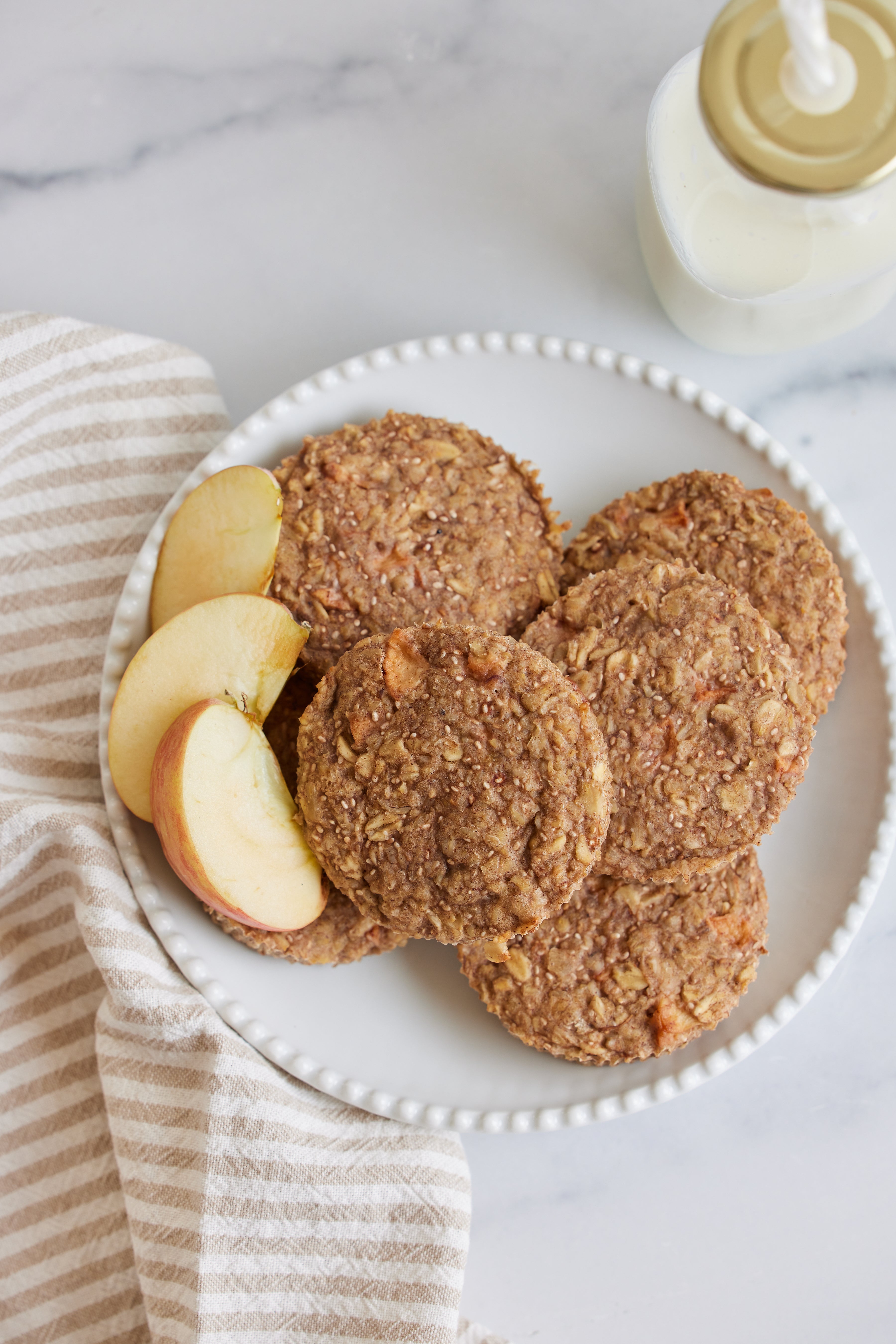 Apple Cinnamon OatMEAL Cups